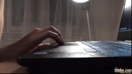 Hotline schickt Teen einen reifen Schwanz