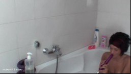Deutsche Lesbe bekommt einen Arschfick in der Badewanne